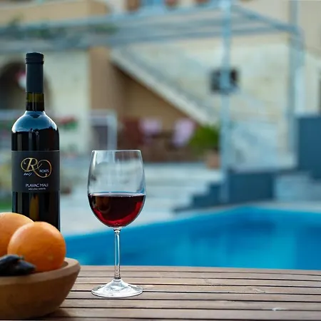 Mardesic ゲストハウス コミジャ