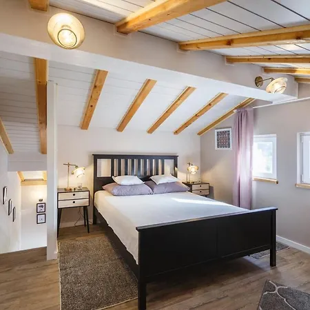 Mardesic コミジャ