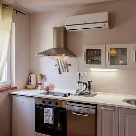 Mardesic ゲストハウス コミジャ