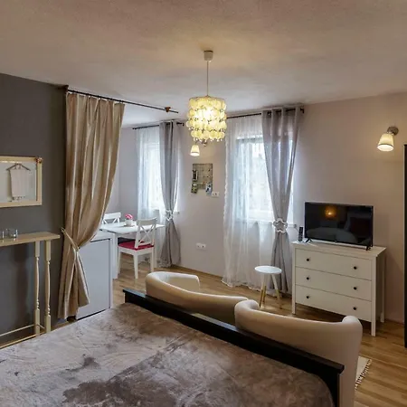 Mardesic ゲストハウス 4*