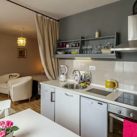 Mardesic ゲストハウス コミジャ