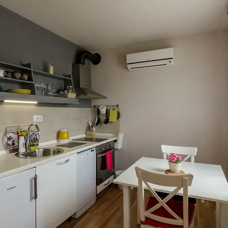 ゲストハウス Mardesic コミジャ